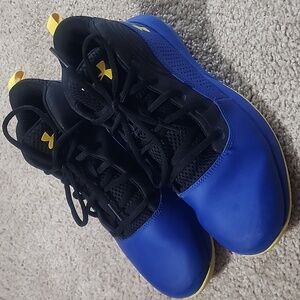 Under Armour Basketball Shoes EUC